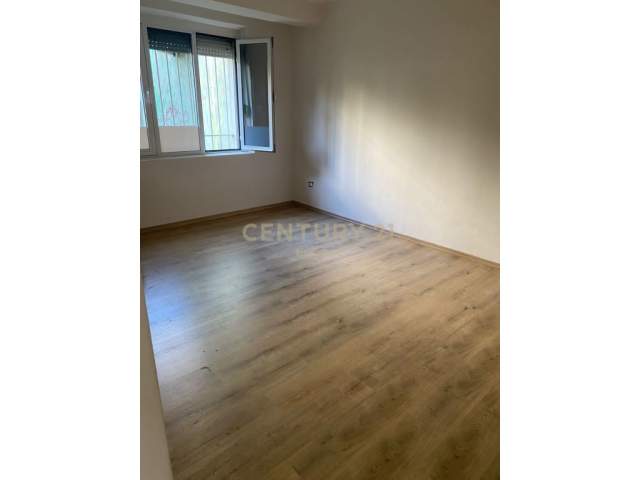 Tirane, shitet apartament 2+1 Kati 1, 58 m² 93.000 Euro (Ish Stacioni i Trenit)
