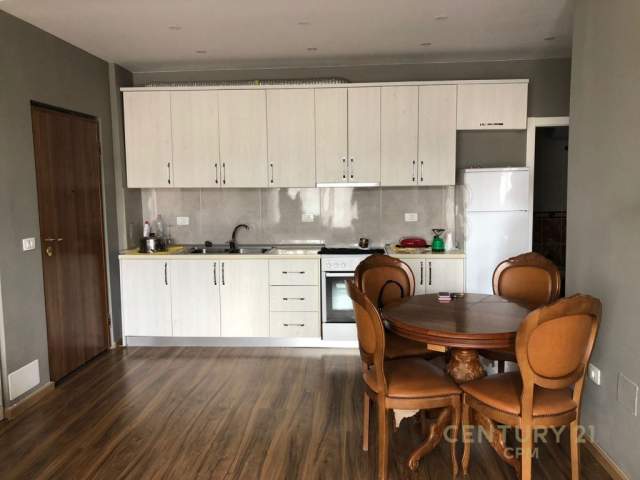 Tirane, shitet apartament 1+1 Kati 9, 75 m² 110.000 Euro (Komuna e Parisit)