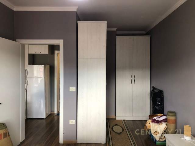 Tirane, shitet apartament 1+1 Kati 9, 75 m² 110.000 Euro (Komuna e Parisit)