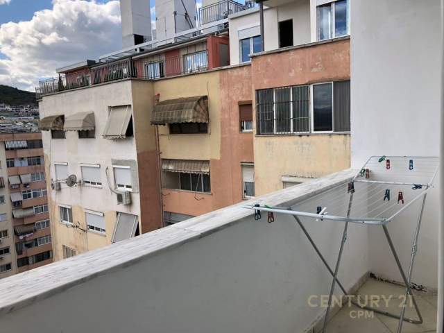 Tirane, shitet apartament 1+1 Kati 9, 75 m² 110.000 Euro (Komuna e Parisit)