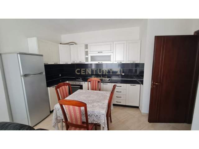 Tirane, jepet me qera apartament 1+1 Kati 1, 60 m² 350  (Tregu Elektrik)