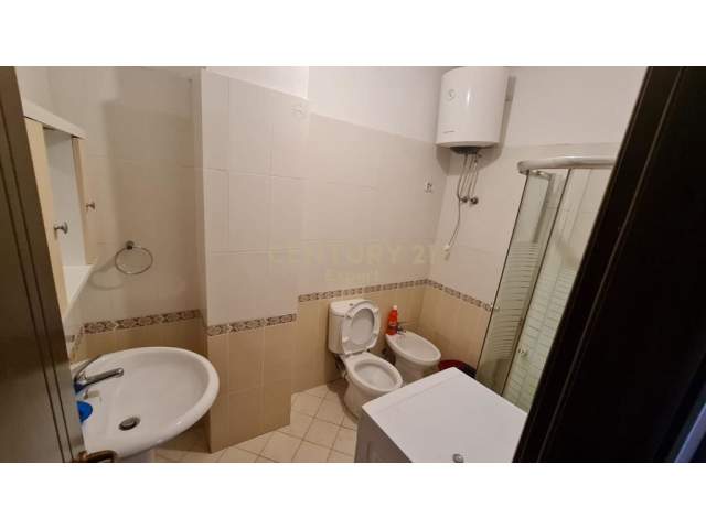 Tirane, jepet me qera apartament 1+1 Kati 1, 60 m² 350  (Tregu Elektrik)