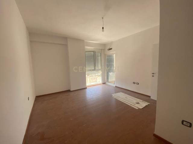 Tirane, shitet apartament 2+1 Kati 2, 86 m² 100.000 Euro (Rruga e Kavajes)