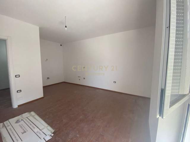 Tirane, shitet apartament 2+1 Kati 2, 86 m² 100.000 Euro (Rruga e Kavajes)