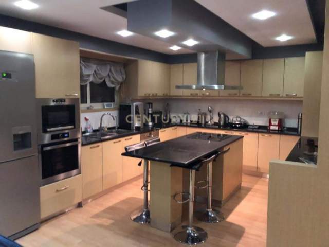 Tirane, shitet Penthouse 3+1+BLK Kati 8, 231 m² 220.000 Euro (Yzberisht)
