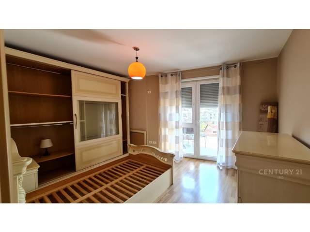 Tirane, jepet me qera apartament 2+1 Kati 5, 114 m² 550 Euro (Pazari i Ri)
