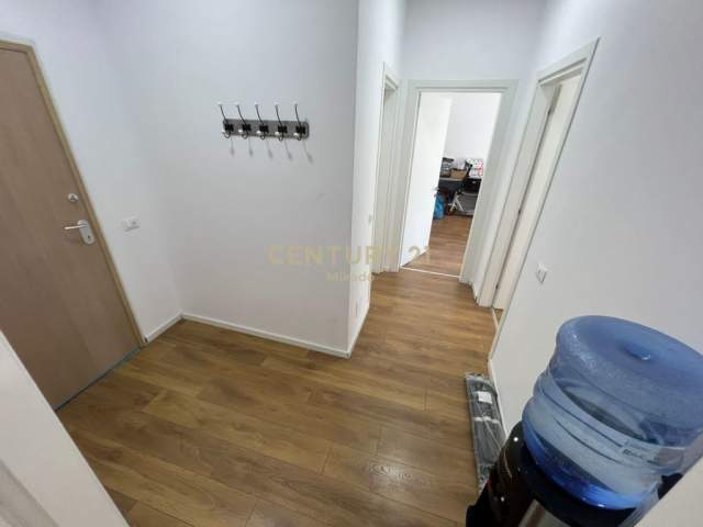 Tirane, jepet me qera apartament 2+1 Kati 1, 109 m² 600 Euro (Komuna e Parisit)
