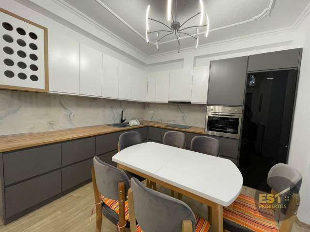 Jepet me qera Super Apartament 2+1 te Kopshti Zoologjik,prane Restorant “Gambero”