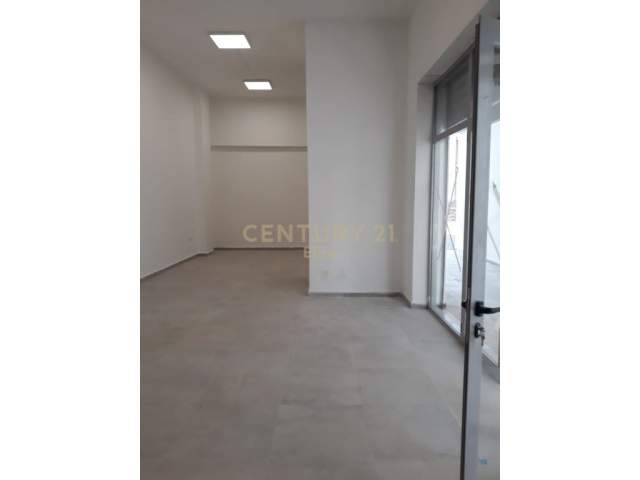 Tirane, jepet me qera ambjent biznesi Kati 0, 95 m² 400 Euro (Komuna e Parisit)