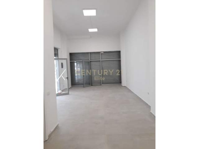 Tirane, jepet me qera ambjent biznesi Kati 0, 95 m² 400 Euro (Komuna e Parisit)