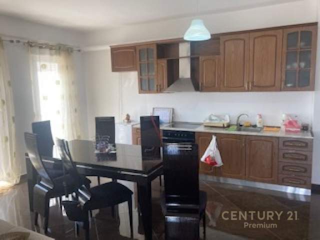 Tirane, shitet apartament 2+1 Kati 3, 125 m²  (Linze)