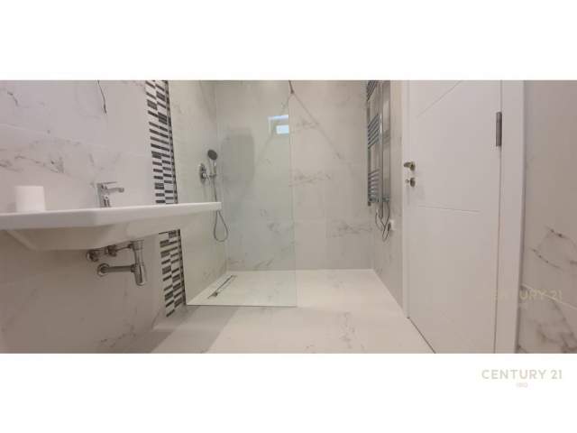 Tirane, shitet Vile 3+1 Kati 1, 220 m² 395.000 Euro (Mullet)