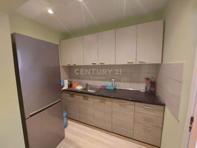 Tirane, jepet me qera apartament 1+1+BLK Kati 1, 60 m² 350 Euro (Ish Parku)