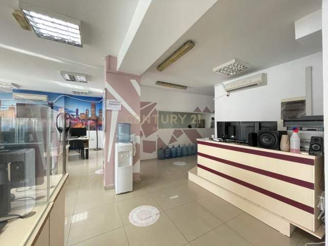 Tirane, jepet me qera ambjent biznesi Kati 6, 300 m² 3.000 Euro (Sheshi Skënderbej (Qendër))
