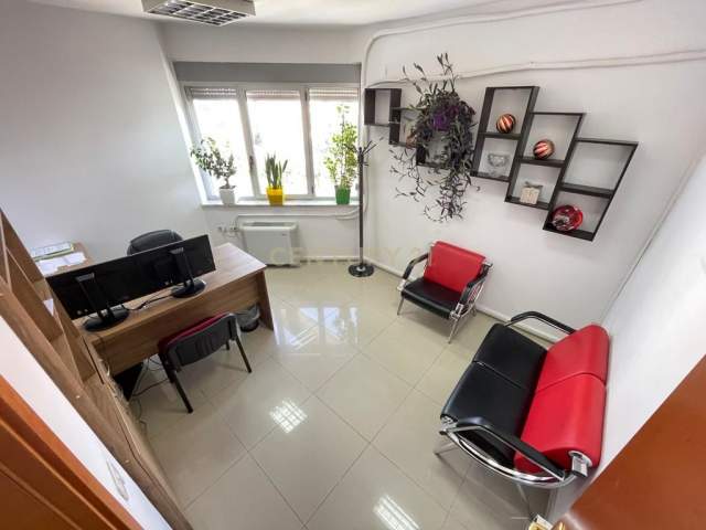 Jap me qera ambjent biznesi ne Qender te Tiranes,  300 m² 3.000 Euro (QENDER)