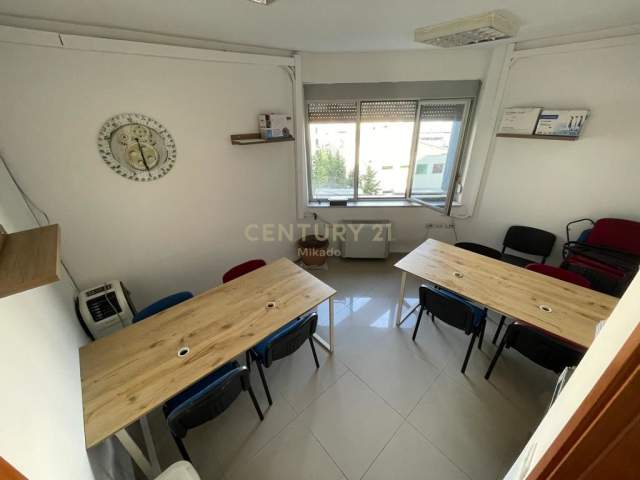 Jap me qera ambjent biznesi ne Qender te Tiranes,  300 m² 3.000 Euro (QENDER)