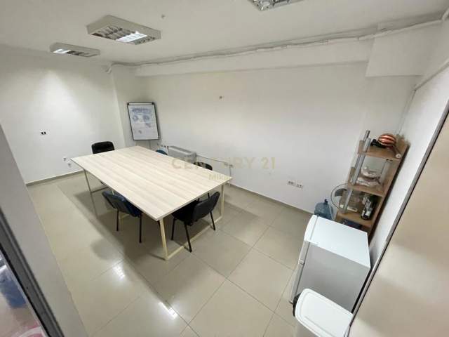 Jap me qera ambjent biznesi ne Qender te Tiranes,  300 m² 3.000 Euro (QENDER)
