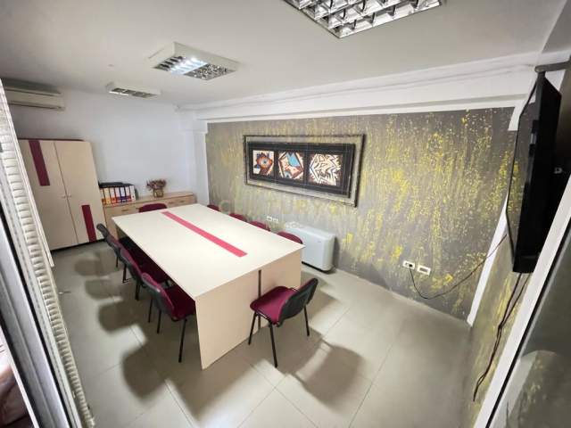Tirane, jepet me qera ambjent biznesi Kati 6, 300 m² 3.000 Euro (Sheshi Skënderbej (Qendër))