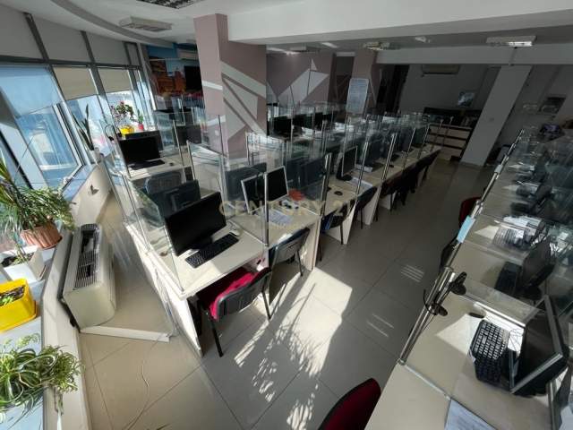 Tirane, jepet me qera ambjent biznesi Kati 6, 300 m² 3.000 Euro (Sheshi Skënderbej (Qendër))