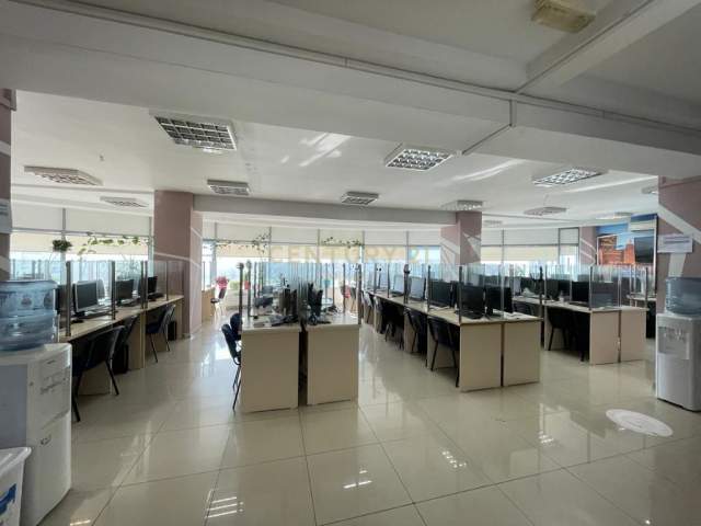Tirane, jepet me qera zyre 300 m² 3.000 Euro (Qender)