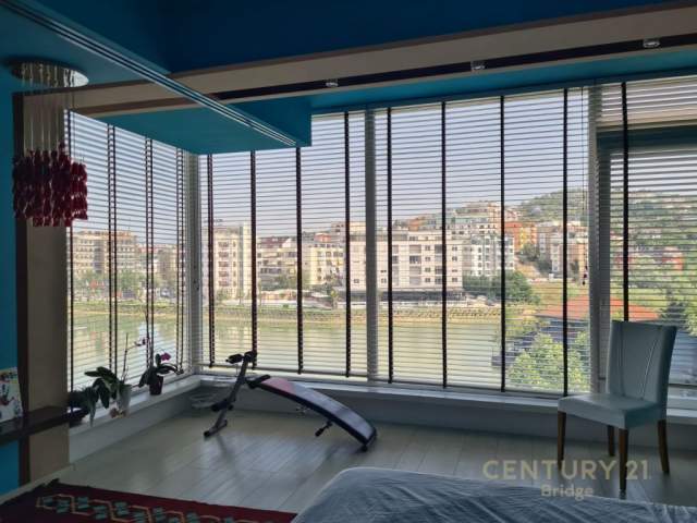 Tirane, shitet apartament 3+1+BLK Kati 3, 213 m² 320.000 Euro (liqeni i thate)