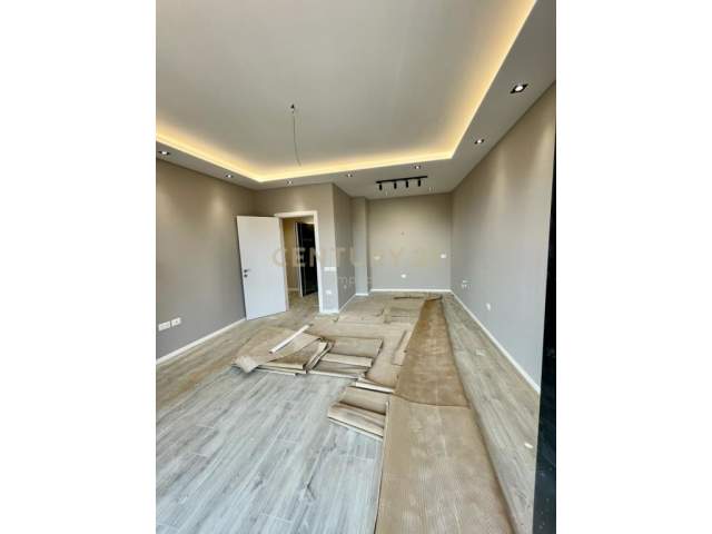 Tirane, jepet me qera zyre Kati 5, 124 m² 500 Euro (Farmacia 10)