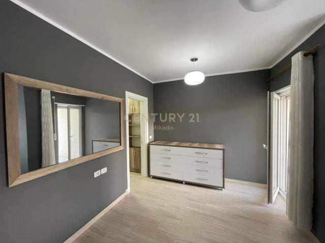 Tirane, jepet me qera apartament duplex 2+1 Kati 1, 113 m² 600 Euro (Kodra e Diellit)