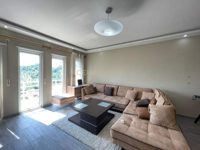 Tirane, jepet me qera apartament duplex 2+1 Kati 1, 113 m² 600 Euro (Kodra e Diellit)