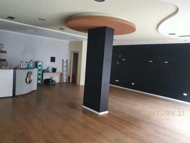 Tirane, jepet me qera ambjent biznesi Kati 0, 110 m² 1.000 Euro (Ish Ekspozita)