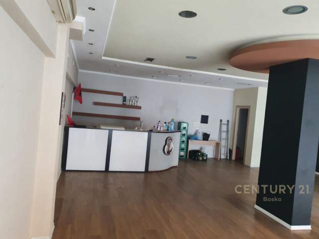 Tirane, jepet me qera ambjent biznesi Kati 0, 110 m² 1.000 Euro (Ish Ekspozita)