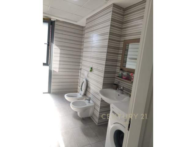 Tirane, jepet me qera apartament 2+1 Kati 2, 90 m² 500 Euro (Don Bosco)