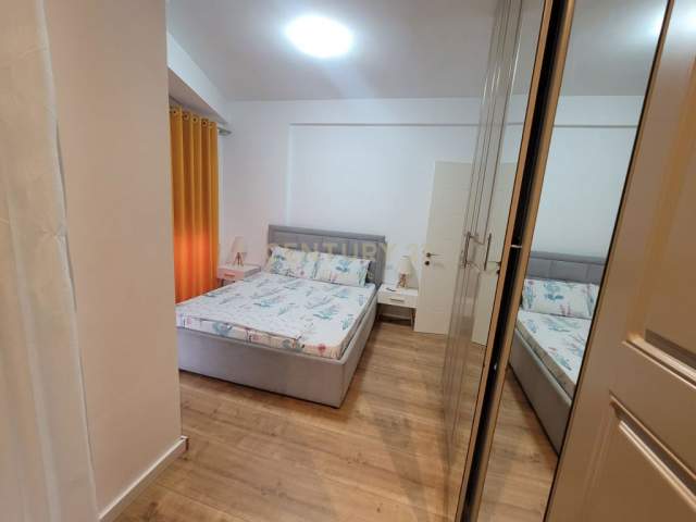 Tirane, jepet me qera apartament 2+1 Kati 6, 89 m² 500 Euro (Brryli)