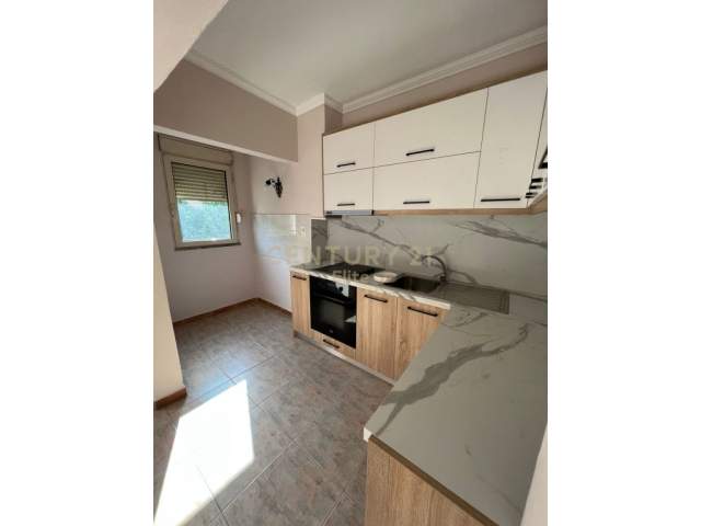 Tirane, shitet apartament 1+1 Kati 2, 57 m² 60.900 Euro (21 dhjetori)