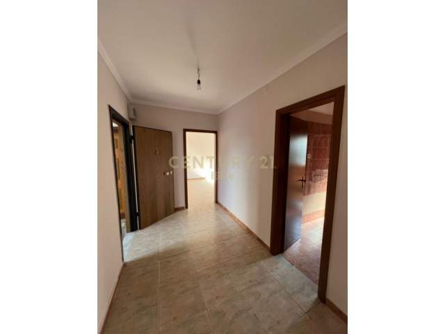 Tirane, shitet apartament 1+1 Kati 2, 57 m² 60.900 Euro (21 dhjetori)