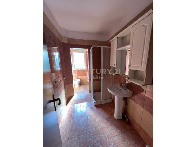 Tirane, shitet apartament 1+1 Kati 2, 57 m² 60.900 Euro (21 dhjetori)