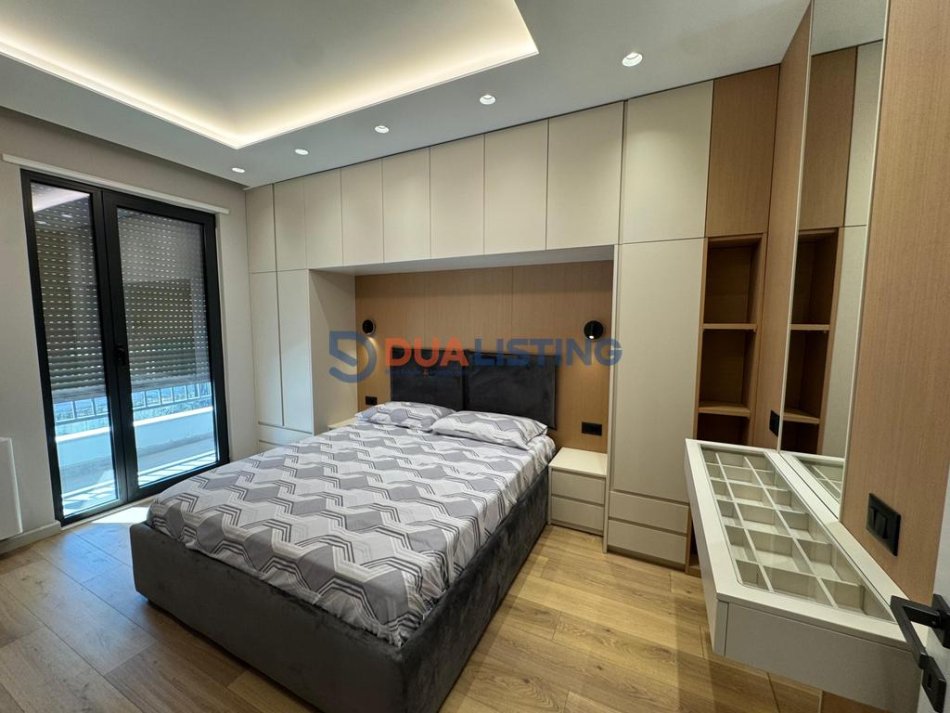 Tirane, jepet me qera apartament 2+1 Kati 3, 120 m² 800 € (Kinostudio)