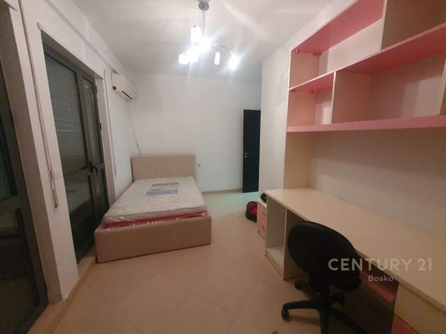 Tirane, jepet me qera apartament 2+1 Kati 2, 112 m² 500 Euro (Selvia)