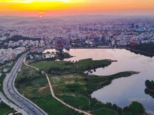 Tirane, jepet me qera zyre Kati 0, 120 m² 1.200 Euro (Liqeni i Tiranes)