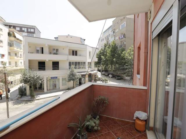 Tirane, shitet apartament 1+1 Kati 2, 50 m² 50.000 Euro (Fresku)
