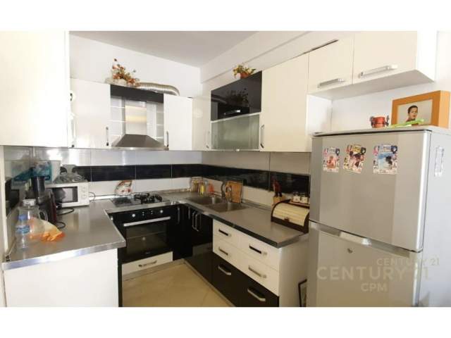 Tirane, jepet me qera apartament 2+1 Kati 8, 105 m² 350 Euro (Astiri)