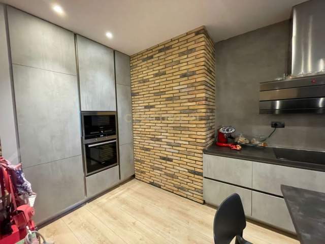Tirane, shitet apartament 2+1 Kati 18, 149 m² 450.000 Euro (Rruga Elbasanit)