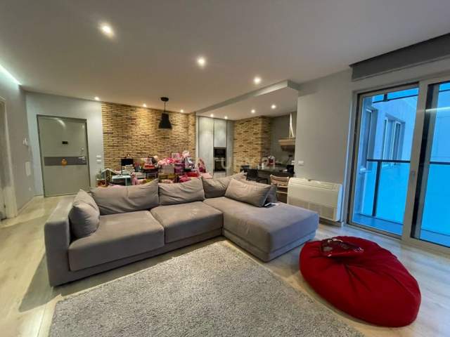 Tirane, shitet apartament 2+1 Kati 18, 149 m² 450.000 Euro (Rruga Elbasanit)