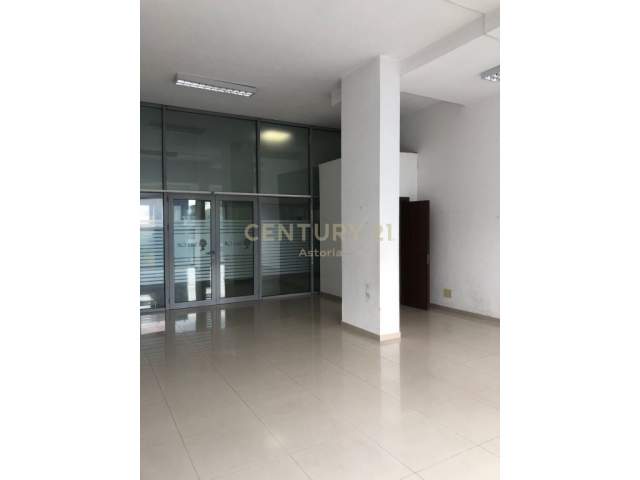 Tirane, jepet me qera ambjent biznesi Kati 1, 52 m² 350 Euro