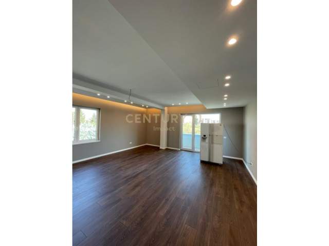 Tirane, shitet Vile 3 Katshe Kati 4, 803 m² 1.600.000 Euro (Teg)