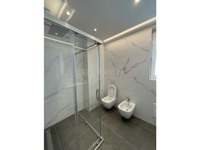Tirane, Jepet me Qera , Vile 803 m² 5.000 Euro (Rruga e Teg)
