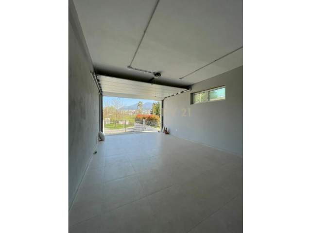 Tirane, shitet Vile 3 Katshe Kati 4, 803 m² 1.600.000 Euro (Teg)
