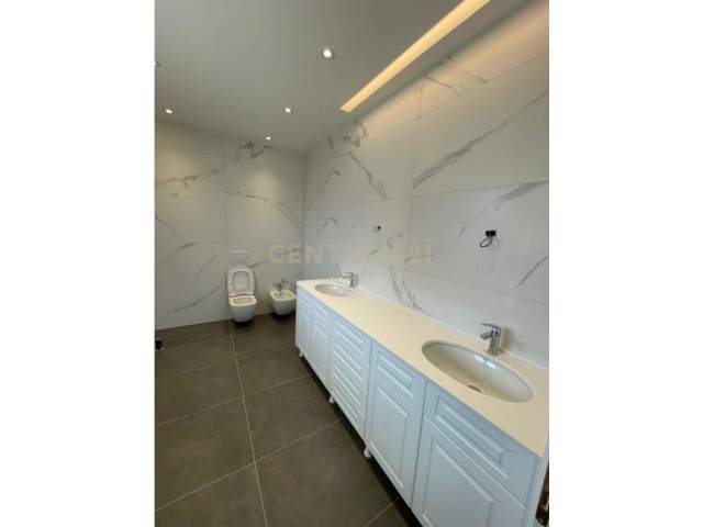 Tirane, shitet Vile 3 Katshe Kati 4, 803 m² 1.600.000 Euro (Teg)