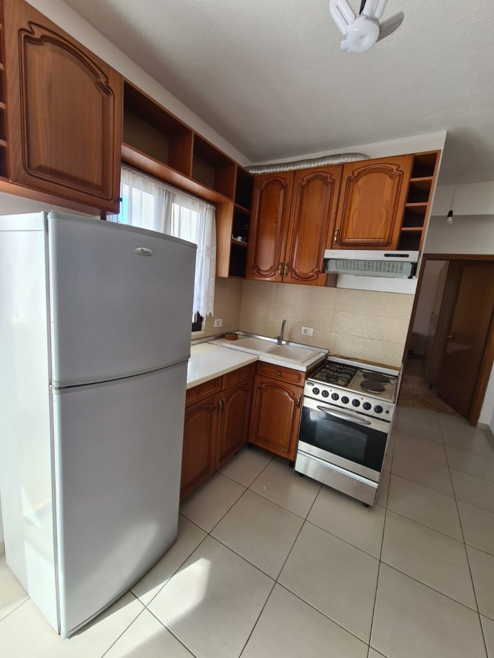 Tirane, jepet me qera apartament 1+1+Aneks+Ballkon Kati 1, 60 m² 27.000 € 