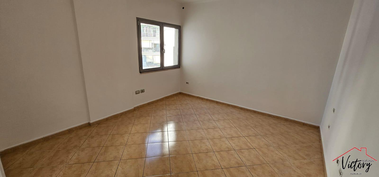 ,Apartament 2+1 2 per qira tek Zogu i Zi, i pozicionuar perballe Ring Center.