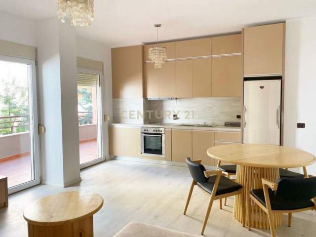 Tirane, shitet apartament 2+1+BLK Kati 2, 126 m² 125.000 Euro (kopshti botanik)
